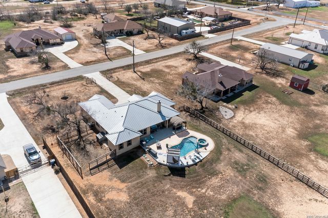 109 Colibro Creek, La Vernia, TX 78121