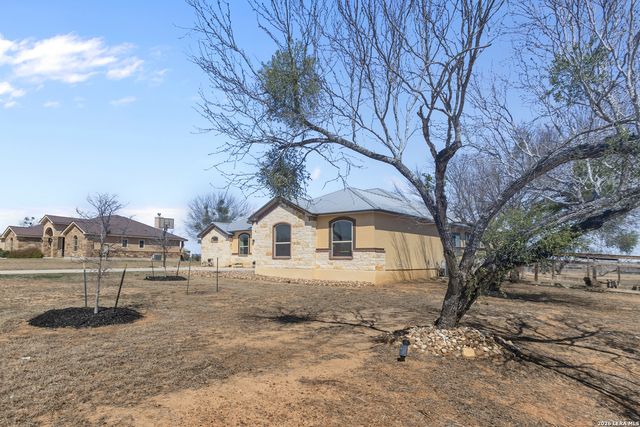 109 Colibro Creek, La Vernia, TX 78121