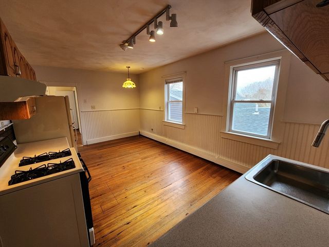 72 Derby St 3, Salem, MA 01970