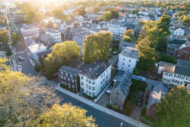 72 Derby St 3, Salem, MA 01970