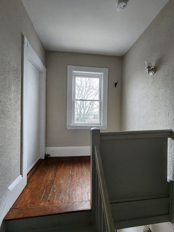 72 Derby St 3, Salem, MA 01970