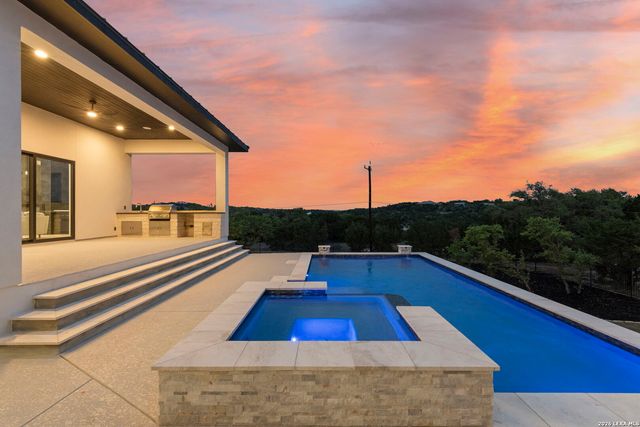 10627 kendall, San Antonio, TX 78255