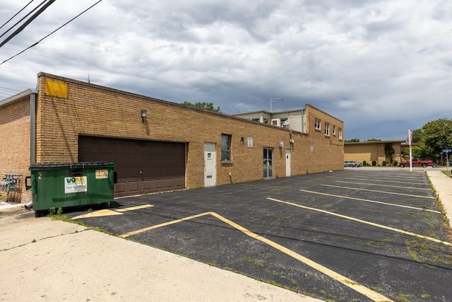 8905 W Cermak Road, North Riverside, IL 60546
