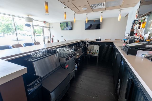8905 W Cermak Road, North Riverside, IL 60546