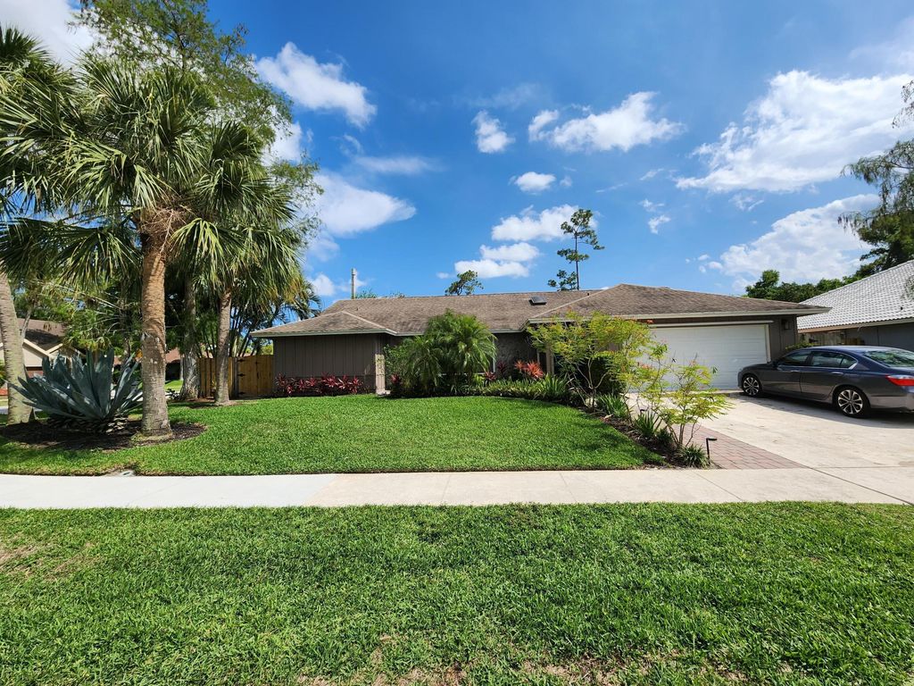 14313 N Flora Lane Efficiency A, Wellington, FL 33414