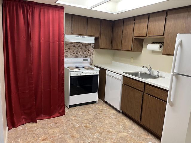 596 BAHIA CIRCLE B, Ocala, FL 34472