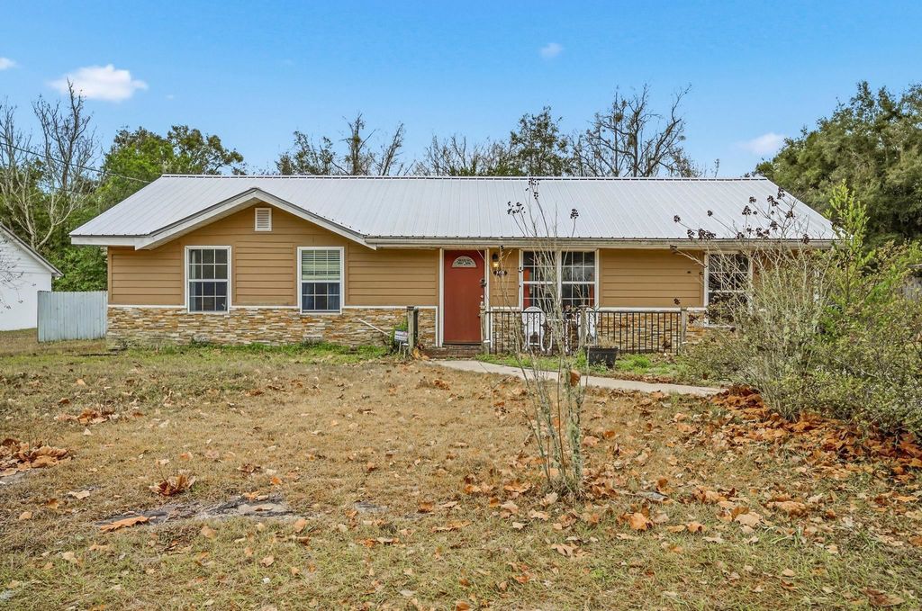 109 Jackson Cir, Palatka, FL 32177