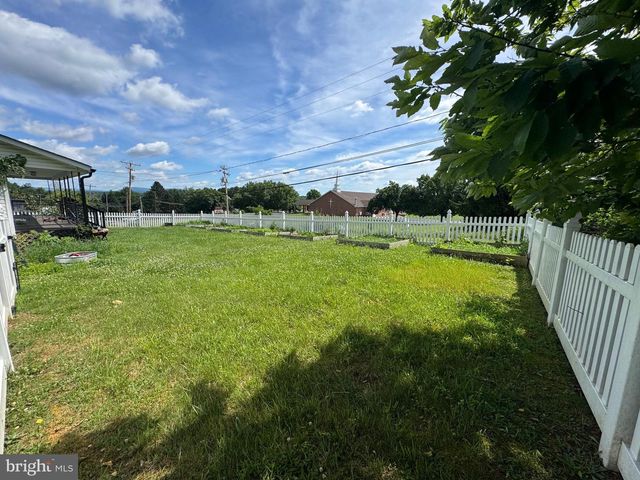 7865 HEDGESVILLE RD, Hedgesville, WV 25427