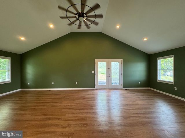 7865 HEDGESVILLE RD, Hedgesville, WV 25427