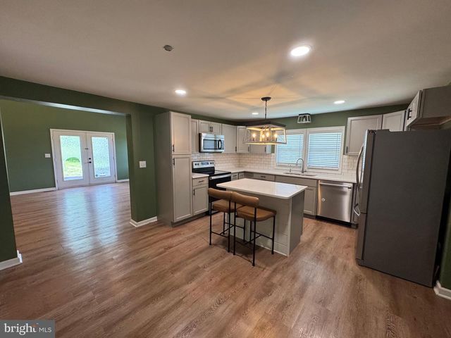 7865 HEDGESVILLE RD, Hedgesville, WV 25427