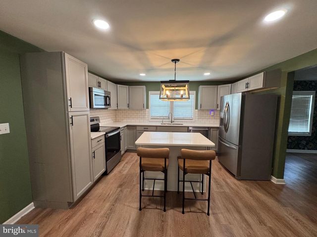 7865 HEDGESVILLE RD, Hedgesville, WV 25427