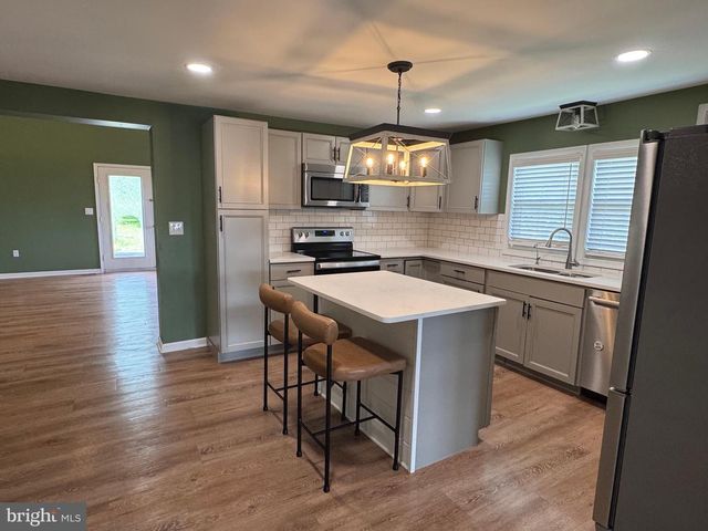 7865 HEDGESVILLE RD, Hedgesville, WV 25427