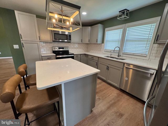 7865 HEDGESVILLE RD, Hedgesville, WV 25427