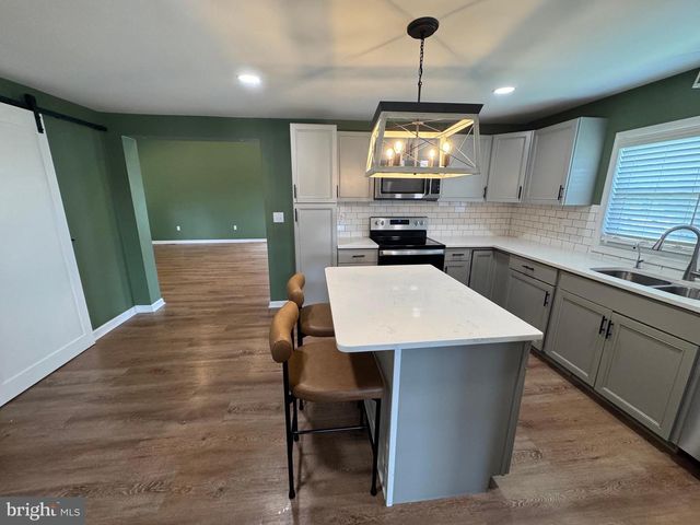 7865 HEDGESVILLE RD, Hedgesville, WV 25427