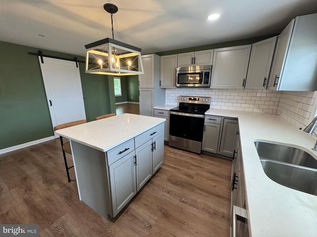 7865 HEDGESVILLE RD, Hedgesville, WV 25427