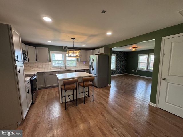 7865 HEDGESVILLE RD, Hedgesville, WV 25427