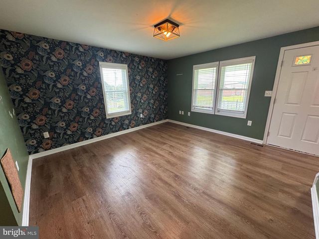 7865 HEDGESVILLE RD, Hedgesville, WV 25427