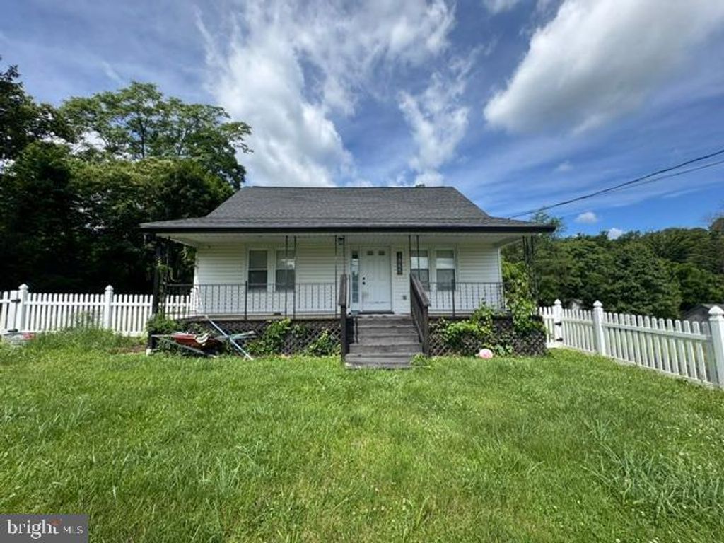 7865 HEDGESVILLE RD, Hedgesville, WV 25427