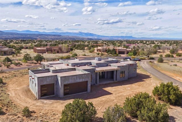 10 Via Pampa, Santa Fe, NM 87506