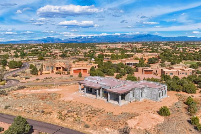 10 Via Pampa, Santa Fe, NM 87506