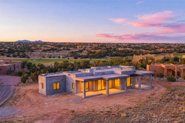 10 Via Pampa, Santa Fe, NM 87506