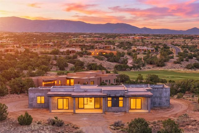 10 Via Pampa, Santa Fe, NM 87506