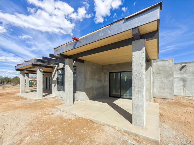 10 Via Pampa, Santa Fe, NM 87506