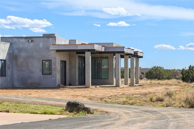 10 Via Pampa, Santa Fe, NM 87506