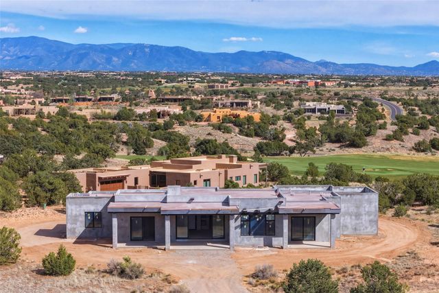 10 Via Pampa, Santa Fe, NM 87506