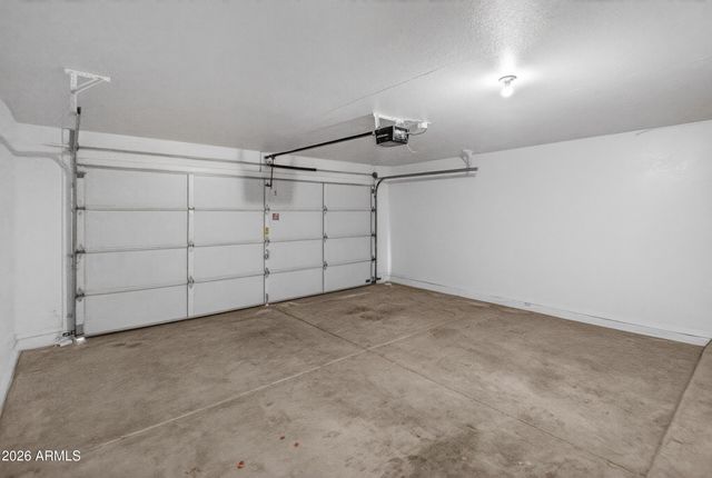 8916 W DAVIS Road, Peoria, AZ 85382