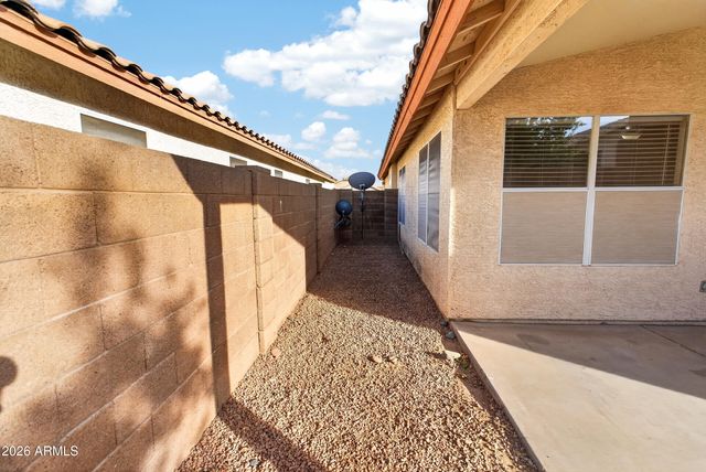 8916 W DAVIS Road, Peoria, AZ 85382