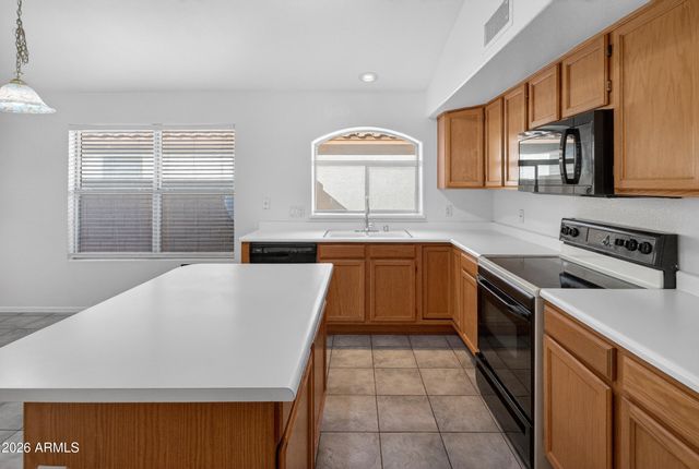 8916 W DAVIS Road, Peoria, AZ 85382