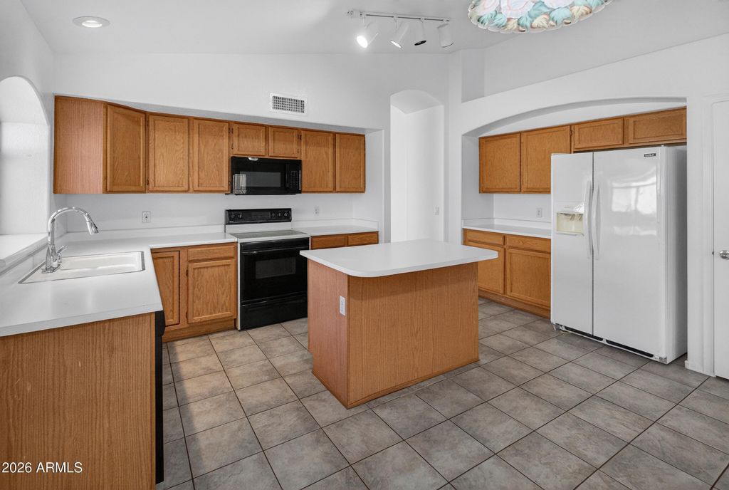 8916 W DAVIS Road, Peoria, AZ 85382 — photo 5