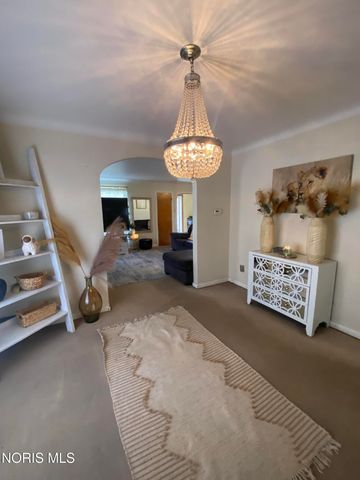 2129 Wyndhurst Road, Toledo, OH 43607