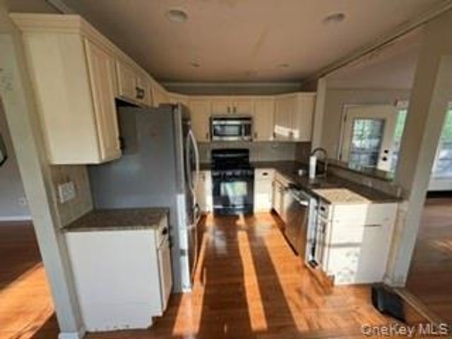 13 Venter Lane, Nanuet, NY 10954