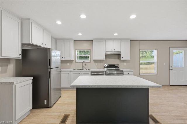 4433 Old US Highway 421, Hamptonville, NC 27020