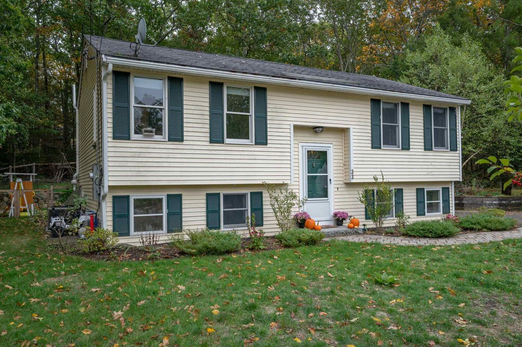 33 Folsom Drive, Newmarket, NH 03857