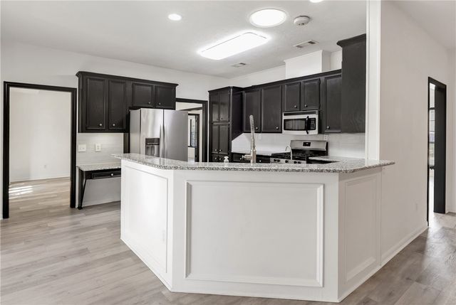 204 Hearthstone Circle, College Station, TX 77840