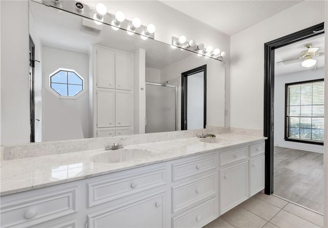 204 Hearthstone Circle, College Station, TX 77840