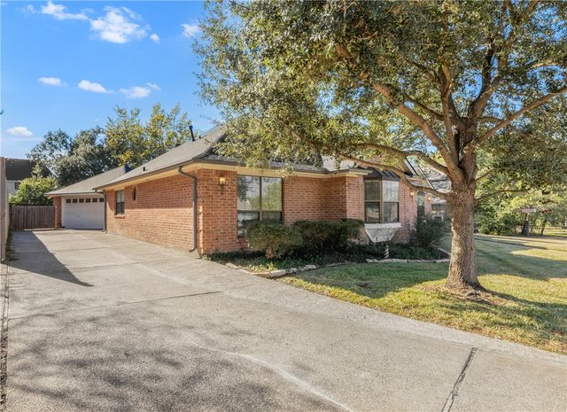 204 Hearthstone Circle, College Station, TX 77840