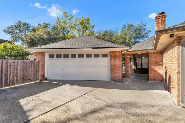 204 Hearthstone Circle, College Station, TX 77840
