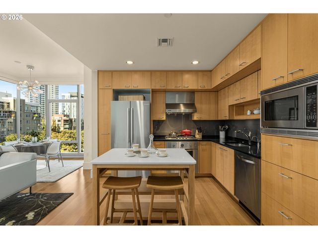 1001 Nw LOVEJOY St 505, Portland, OR 97209