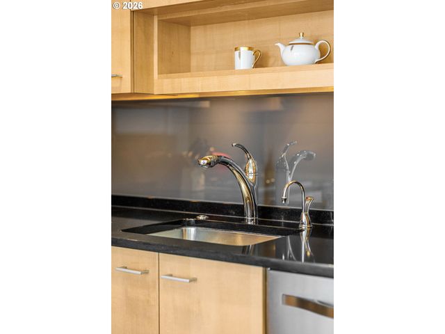 1001 Nw LOVEJOY St 505, Portland, OR 97209