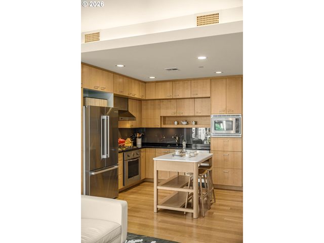1001 Nw LOVEJOY St 505, Portland, OR 97209