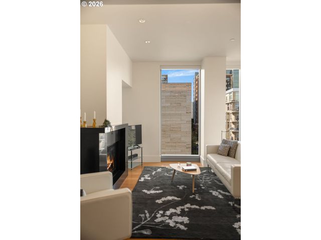 1001 Nw LOVEJOY St 505, Portland, OR 97209