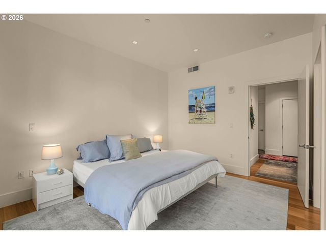 1001 Nw LOVEJOY St 505, Portland, OR 97209