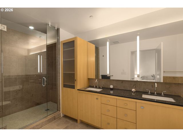 1001 Nw LOVEJOY St 505, Portland, OR 97209