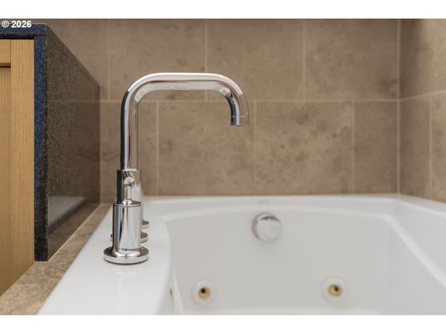 1001 Nw LOVEJOY St 505, Portland, OR 97209
