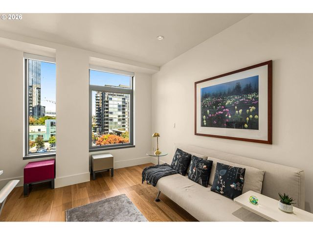 1001 Nw LOVEJOY St 505, Portland, OR 97209