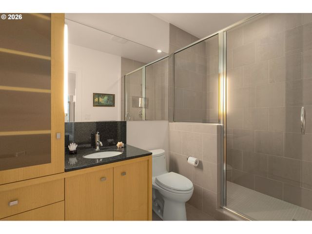 1001 Nw LOVEJOY St 505, Portland, OR 97209